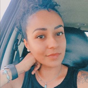 Meet your Posher, Priscila